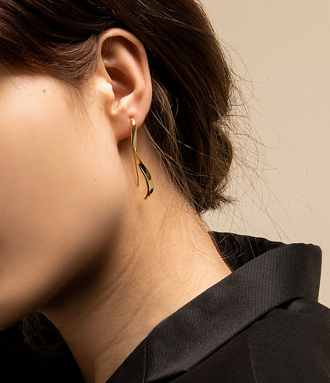 Glossy Wave Gold Earrings
